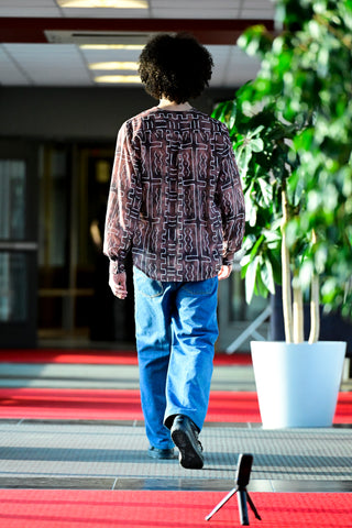 Chemise manche longue et cou rond en crêpe de soie. Chemise d'été, d'automne et de printemps. Idéale pour les sorties.