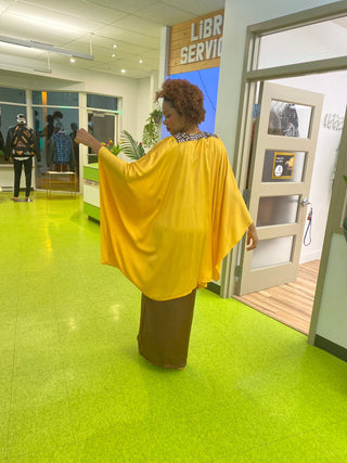 Boubou en soie Brodée Chic et distinctif pour Boss Lady. Ensemble deux pièces avec une robe en soie. le sens de l'élégance.