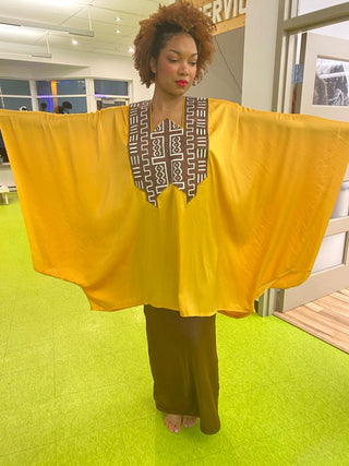 Boubou en soie Brodée Chic et distinctif pour Boss Lady. Ensemble deux pièces avec une robe en soie. le sens de l'élégance.