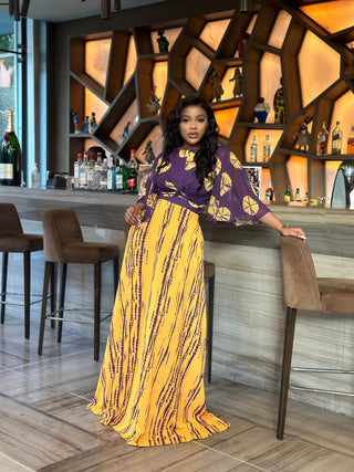 Une tenue sexy et glamour avec un crop top et une jupe longue. Deux motifs différents et des couleurs vives mais douces Fluidité et légèreté des matières (crêpe et mousseline)