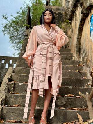 Un look original, hors du commun, parfait pour nos adeptes de la mode. TENIOLA vous distingue des autres.