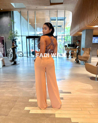 𝐍𝐀𝐘𝐀 𝐒𝐄𝐓 𝐮𝐧 𝐞𝐧𝐬𝐞𝐦𝐛𝐥𝐞 𝐜𝐨𝐦𝐩𝐨𝐬é 𝐝’𝐮𝐧 𝐤𝐢𝐦𝐨𝐧𝐨, 𝐛𝐮𝐬𝐭𝐢𝐞𝐫 𝐞𝐭 𝐩𝐚𝐧𝐭𝐚𝐥𝐨𝐧 𝐪𝐮𝐢 𝐯𝐨𝐮𝐬 𝐝𝐨𝐧𝐧𝐞 𝐮𝐧 𝐥𝐨𝐨𝐤 𝐢𝐦𝐩𝐨𝐬𝐚𝐧𝐭